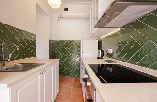 Sintra Skihütte | Romantic Challet in Old Town Sintra With Views. Pets are Welcome!