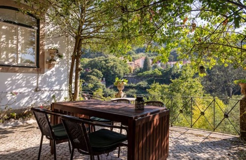 Sintra Skihütte | Romantic Challet in Old Town Sintra With Views. Pets are Welcome!