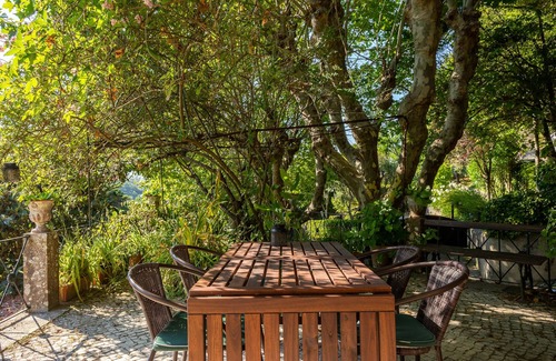 Sintra Skihütte | Romantic Challet in Old Town Sintra With Views. Pets are Welcome!