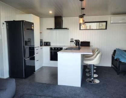 Waerenga Haus | Romantic Countryside Lakeview, 1 hour ex Auckland