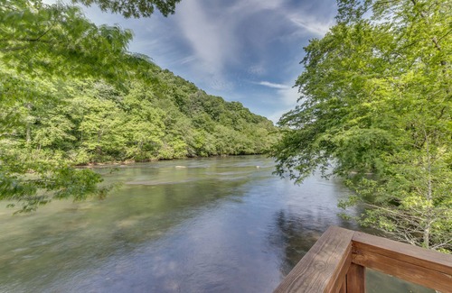 Mineral Bluff Kabine | Toccoa River am 6-12-19 bestückt !! Bringen Sie Ihre Angelruten mit !! Privates Dock mit Schritten!