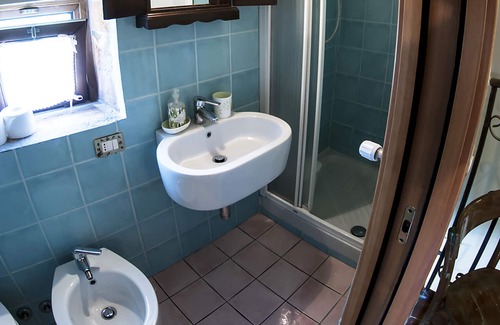 Vernio Sonstige | Romantische gemütliche Wohnung mit herrlichem Blick auf das Tal und Schwimmbad