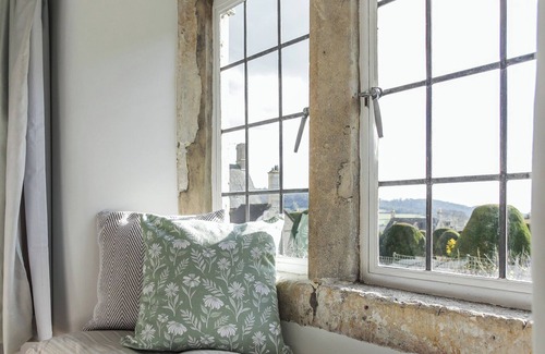 Painswick Hütte | Romantic Dog-Friendly Cotswolds Retreat With Views of Slad Valley, Painswick