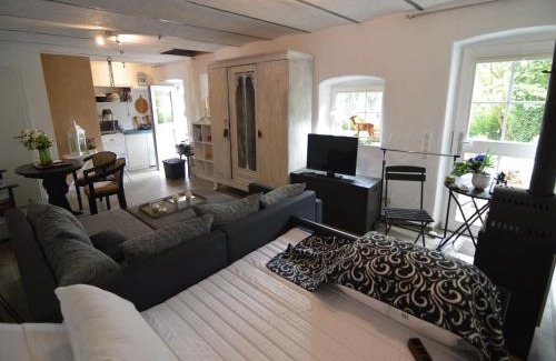 Immerath Wohnung | Romantic Eifel Hideaway, cleaning included