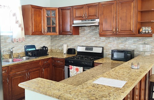 Coral Harbour Haus | Romantic Getaways or Family fun. Enjoy Island Vibes at 2BR Townhome Near Beach!