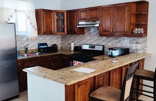 Coral Harbour Haus | Romantic Getaways or Family fun. Enjoy Island Vibes at 2BR Townhome Near Beach!