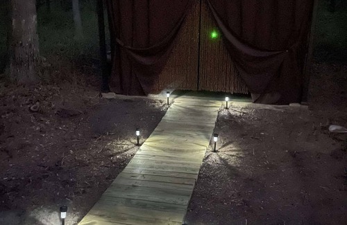 Muskegon Wohnmobilvermietung | Romantic glamping on a 60 acre horse farm.