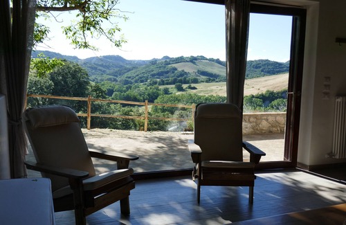 Civitella d'Agliano Haus | Romantic Hideaway with Spectacular Views, Pool, and Wood-Fired Hot Tub.