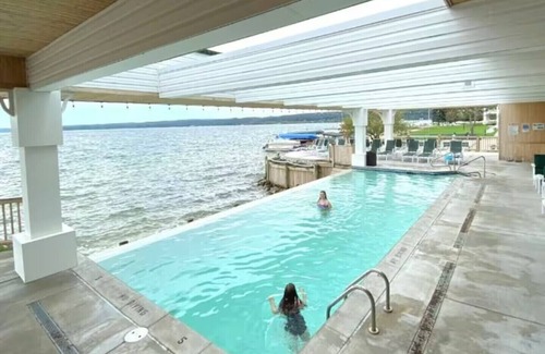 Onekama Wohnung | 2 kayaks included, on Portage Lake & walk to Lake Michigan