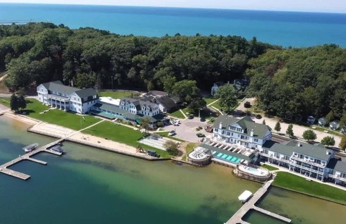 Onekama Wohnung | 2 kayaks included, on Portage Lake & walk to Lake Michigan