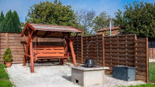 Rezi Wohnung | Romantic Jacuzzi Hideaway near Hévíz