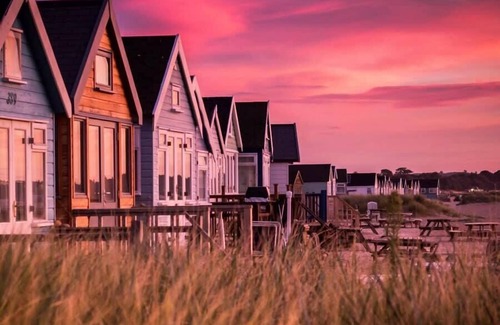 West Cliff Wohnung | Romantic King Apt w/ Sea View, Free Gym & Parking