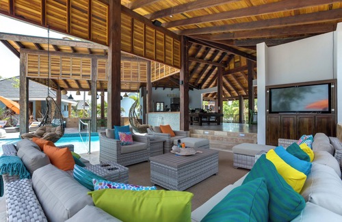 Placencia Haus | Romantic Oceanfront Bungalow with King Bed & Dual Rain Showers
