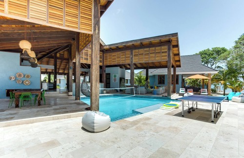 Placencia Haus | Romantic Oceanfront Bungalow with King Bed & Dual Rain Showers