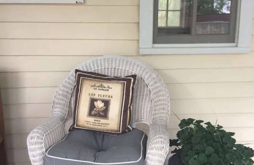 Eureka Springs Historic District Hütte | Romantische erfrischende 1890er Cottage Uptown Eureka Springs Wochentag Specials!