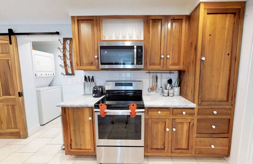 Downtown Historic District Haus | UmmerSommerwochenenden 20% RABATT💲 Romantischer Geheimgarten .5 Meile bis DT - Strand 3 Meile