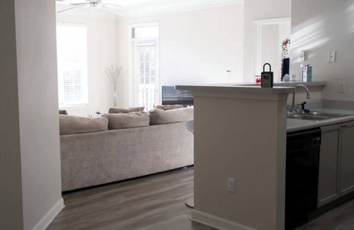 Church Street Wohnung | Romantic Room in ATL Free WIFI; FREE NETFLIX