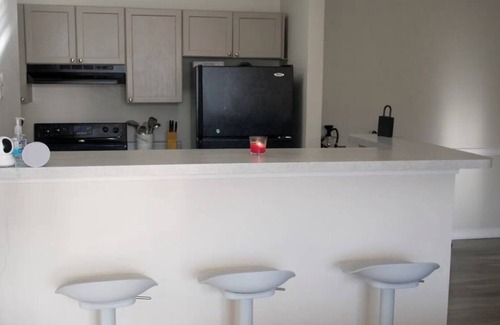 Church Street Wohnung | Romantic Room in ATL Free WIFI; FREE NETFLIX