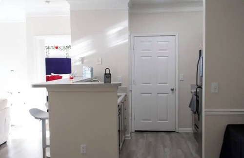 Church Street Wohnung | Romantic Room in ATL Free WIFI; FREE NETFLIX