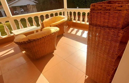 Kitisuru Hütte | Romantic villa with private balcony — 5 min from village market !