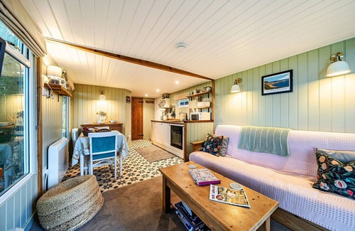 Newton-on-Rawcliffe Haus | Romantic woodland cabin with private hot tub and moorland views