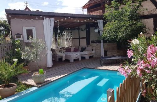 Hofheim in Unterfranken Wohnung | Romantisches Rosencottage