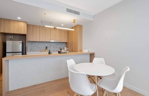 Kangaroo Point Wohnung | The Roocrest - Kangaroo Point Brand New LUX 2BR *Parking/Netflix*