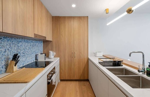 Kangaroo Point Wohnung | The Roocrest - Kangaroo Point Brand New LUX 2BR *Parking/Netflix*