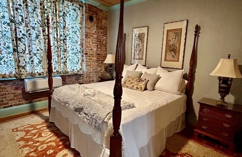 Carthage Hotel | Room 5 (sleeps 2) at Chipley's Squareview Inn