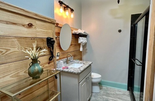 Carthage Hotel | Room 5 (sleeps 2) at Chipley's Squareview Inn