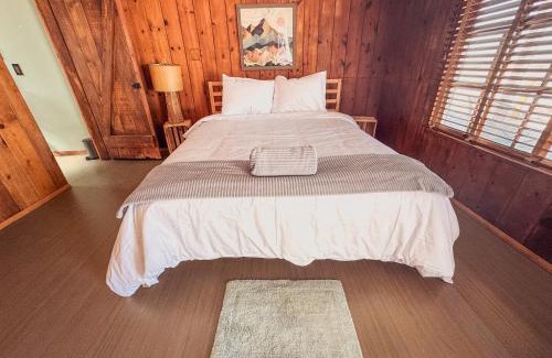 Joshua Tree Hotel | Room 6 - Downtown Joshua Tree Motel - Pet Friendly - Walk to Shops & Visitor Center, Minutes to Park Entrance