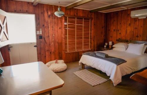 Joshua Tree Hotel | Room 7 - Downtown Joshua Tree Motel - Pet Friendly - Walk to Shops & Visitor Center, Minutes to Park Entrance