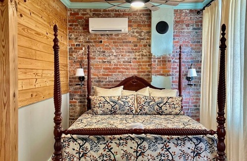 Carthage Hotel | Room 7 (sleeps 2) at Chipley's Squareview Inn