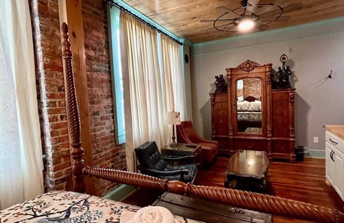 Carthage Hotel | Room 7 (sleeps 2) at Chipley's Squareview Inn