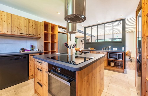 Faverges-Seythenex Wohnung | Zimmer 'Chambre A' mit Bergblick, privater Terrasse und Wi-Fi