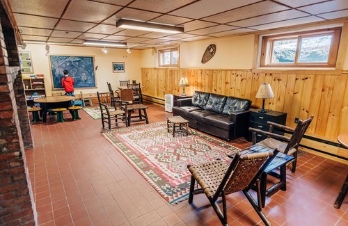 Upper Village Eigentumswohnung | Room, Double Bed, 2 Bunks, Shared Bathroom