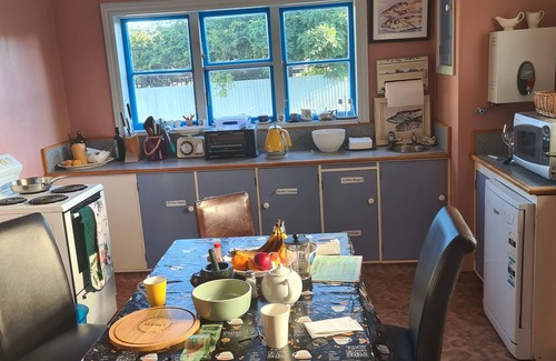 Masterton Haus | Room for everyone ..comfortable beds for large groups