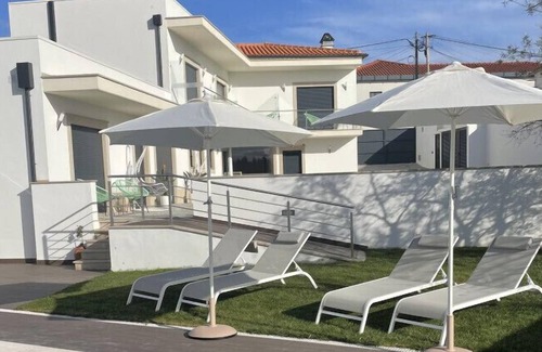Penacova Haus | Room in a hotel with a pool