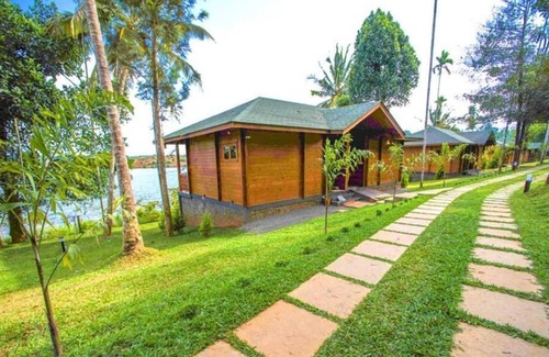 Vazhavatta Haus | Room-lakerose Wayanad Resort - Water Fro