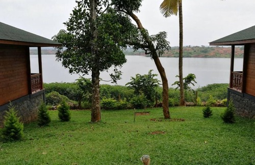 Vazhavatta Haus | Room-lakerose Wayanad Resort - Water Fro