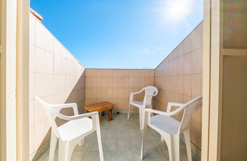 Motta Camastra Wohnung | Room 'Lemon' with Mountain View, Shared Pool and Shared Terrace