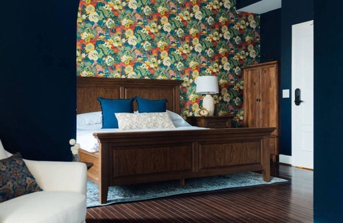 Five Points South Hotel | Room Near Birmingham Museum of Art, Free Parking and Pets Allowed!