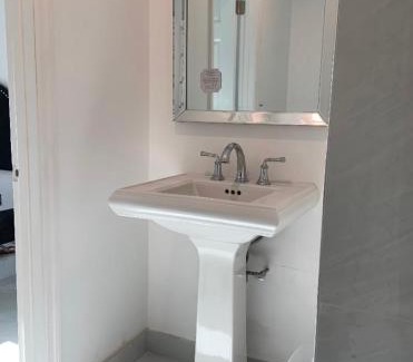 Sandalfoot Cove Haus | room & private bathroom