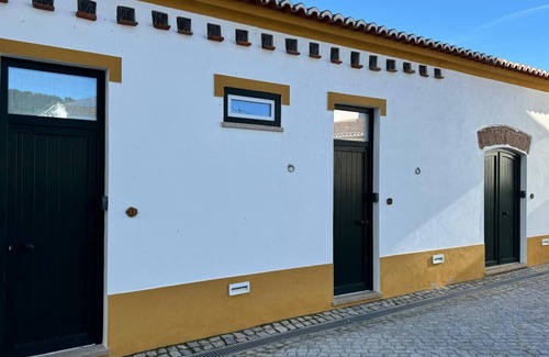 Fortios Wohnung | Room 'Quarto 1' with Shared Pool