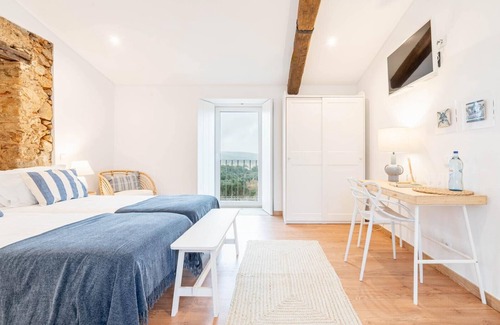 Fortios Wohnung | Room 'Quarto 1' with Shared Pool