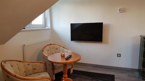 Strba Wohnung | Room with a High Tatras view and Fireplace