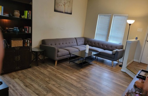 Woodbridge Haus | Room with a private bathroom