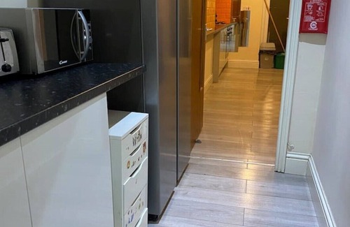 Manchester Haus | Room with en-suite bathroom