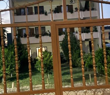 Kamez Haus | Room with garden view
