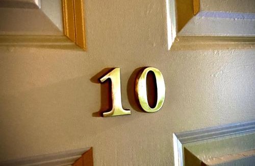 Poole Hotel | ROOMS AT THE QUAYSIDE - stylish en-suite rooms on Poole Quay all fully refurbed